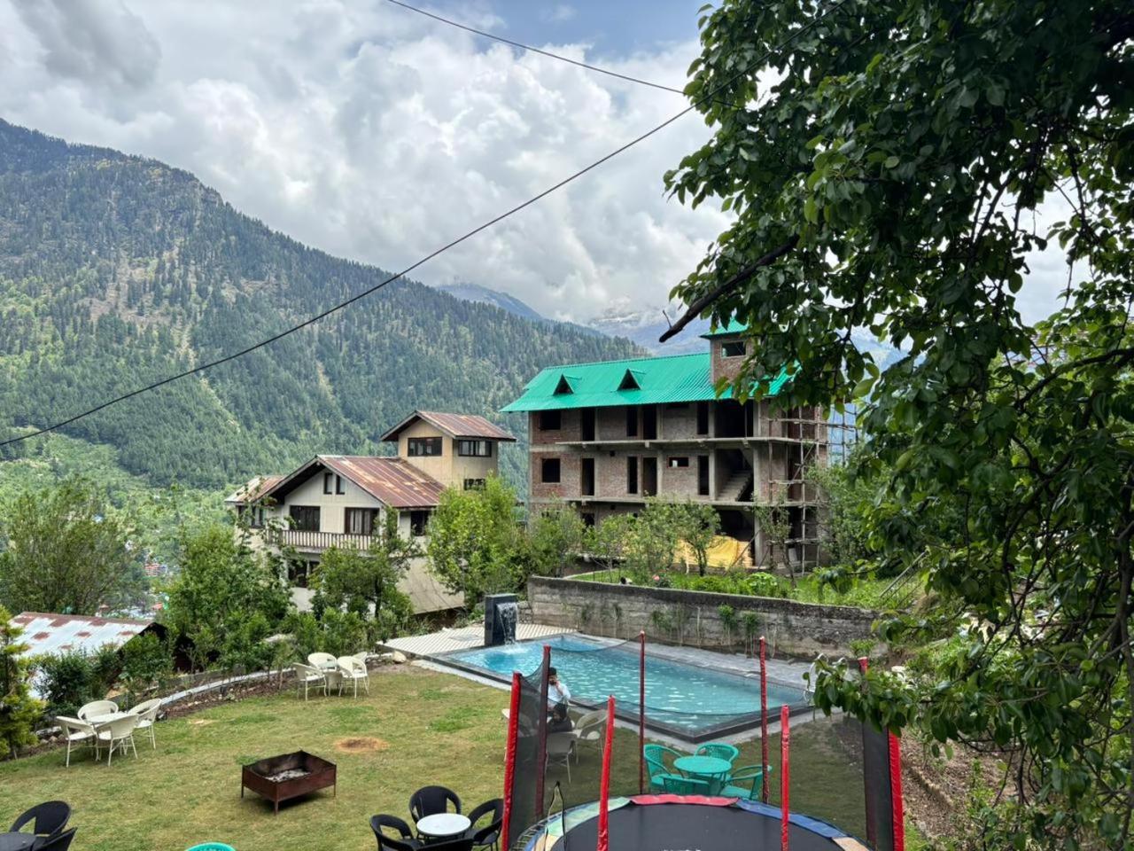 Smuggler Resort By West Western Near To Mall Road & Hadimba Temple # Swimming Pool#Free Pick From Volvo Bus Stand Manāli Exteriér fotografie