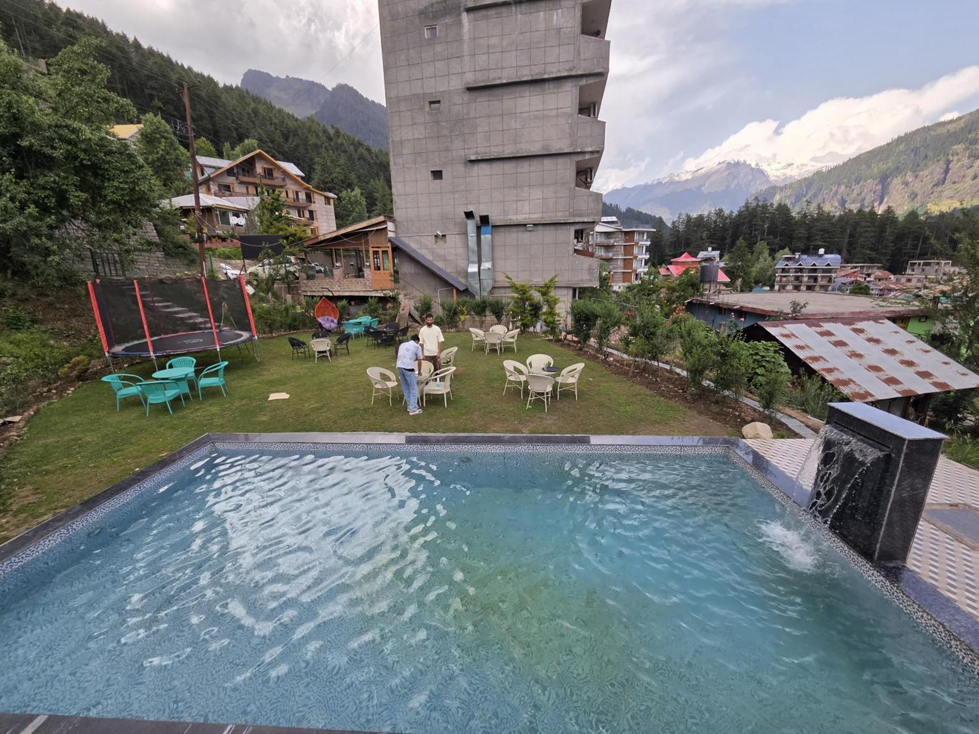 Smuggler Resort By West Western Near To Mall Road & Hadimba Temple # Swimming Pool#Free Pick From Volvo Bus Stand Manāli Exteriér fotografie
